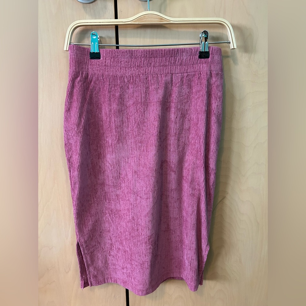 Pink corduroy pencil skirt size small 💕